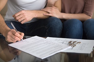 couple signing lease agreement after understanding the landlord tenant law